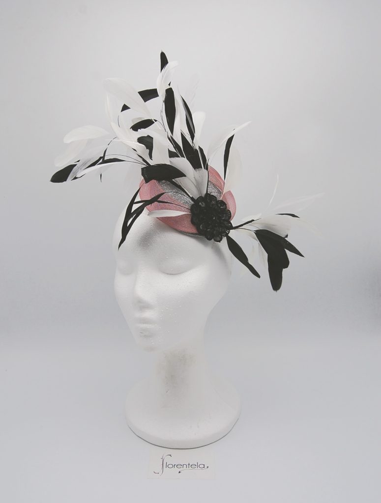 tocdo plumas antena rosa blanco negro frontal